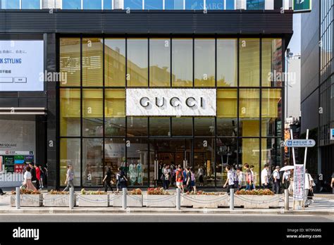 gucci shinjuku shop.